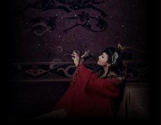 夜幕紅顏舞步臺,晨曦好友笑眉開 夜幕紅顏舞步臺,晨曦好友笑眉開