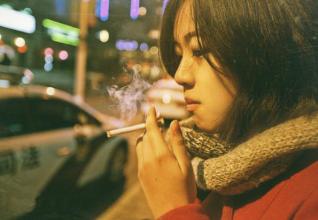 形容女人對(duì)老公失望又不舍的句子 形容女人對(duì)老公失望又不舍的句子