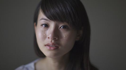 內心痛表面平靜的句子