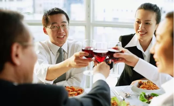 酒桌上的敬酒詞 酒桌上的敬酒詞