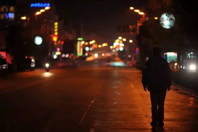 深夜下班疲憊回家的說說 深夜下班疲憊回家的說說
