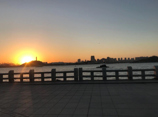 形容開心知足的短句子