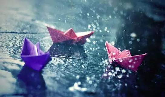 下雨了想發個朋友圈 雨天發朋友圈的句子